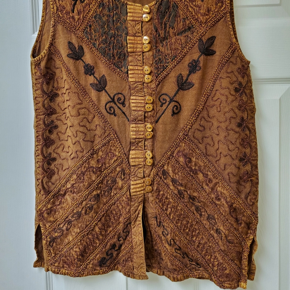 Embroided Tank Top - Picture 2 of 5